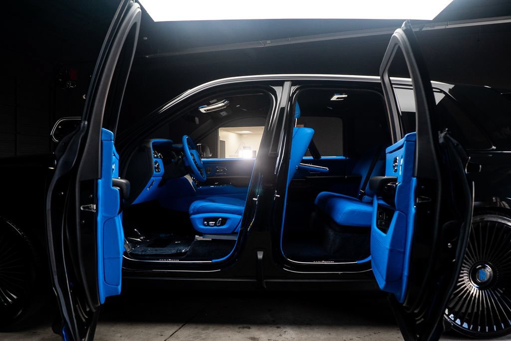 Used 2022 Rolls-Royce Cullinan w/ Cullinan Package AWD/4WD image 23