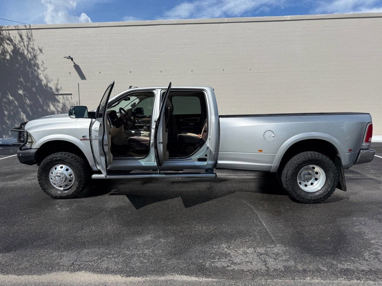 Used 2018 RAM 3500 Laramie Longhorn w/ Max Tow Package image 56