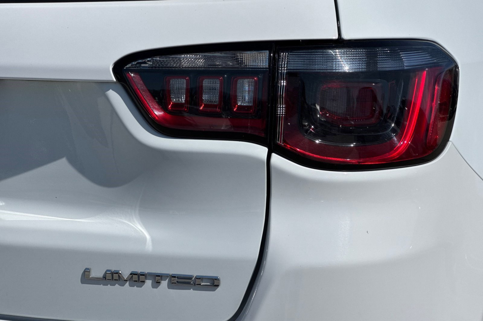Used 2025 Jeep Compass Limited image 11