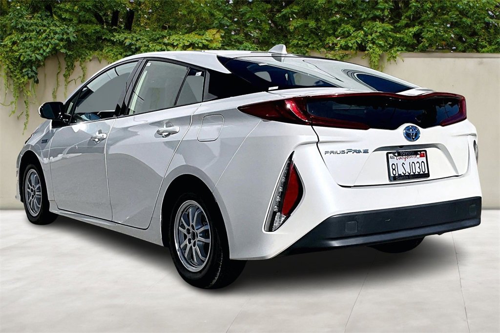 Certified 2020 Toyota Prius Prime LE image 4