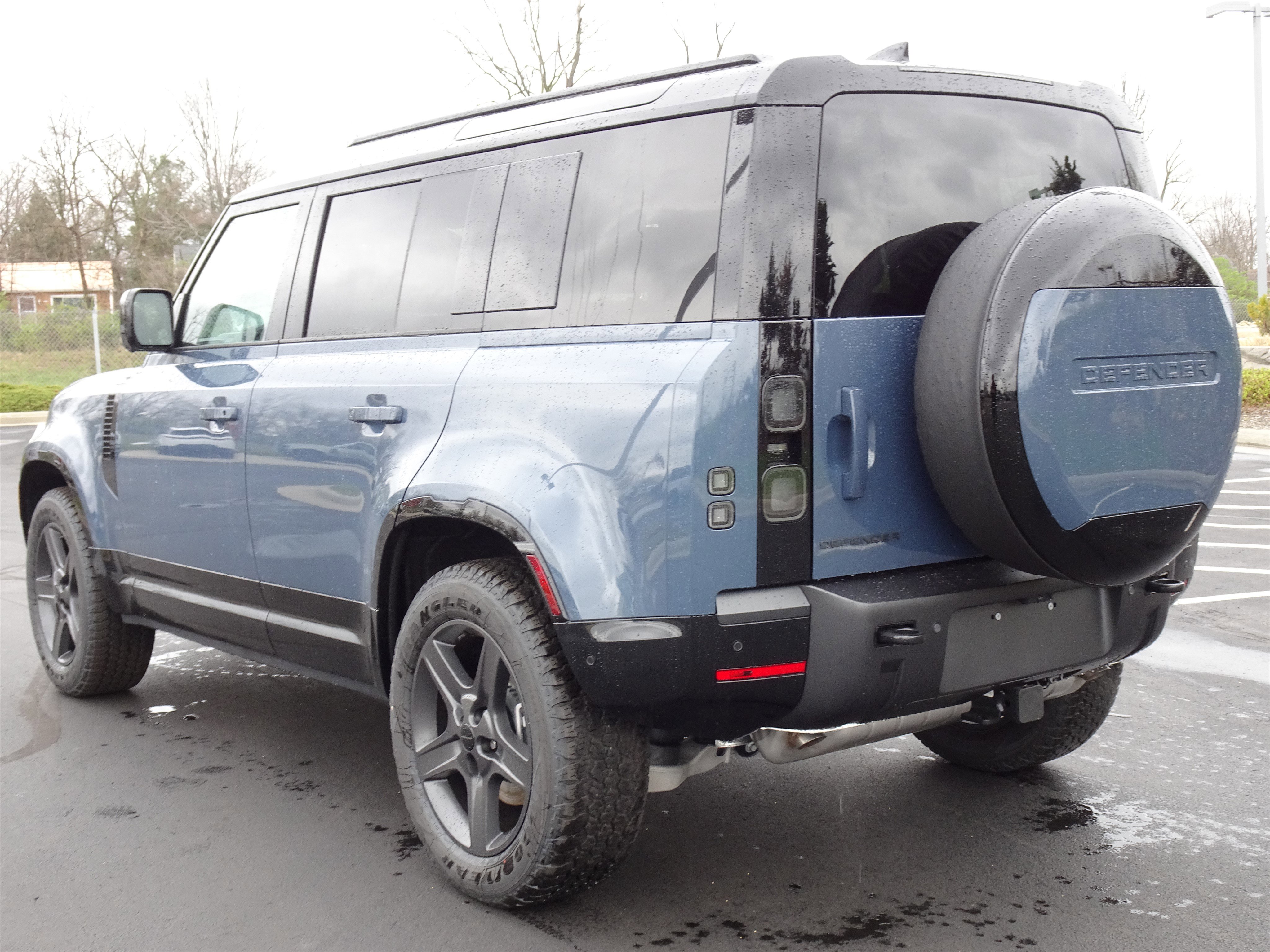 New 2026 Land Rover Defender 110 X-Dynamic SE AWD/4WD image 9
