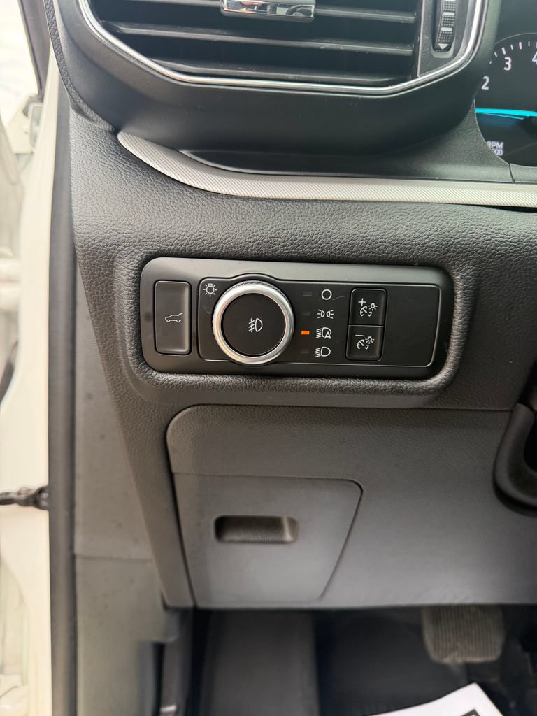 Used 2024 Ford Explorer XLT w/ Equipment Group 202A AWD/4WD image 11