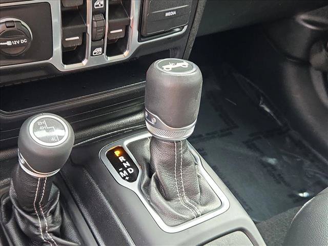Used 2019 Jeep Wrangler Unlimited Sahara w/ Uconnect 4C Nav & Sound Group AWD/4WD image 12