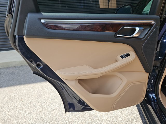 Certified 2023 Porsche Macan AWD/4WD image 23
