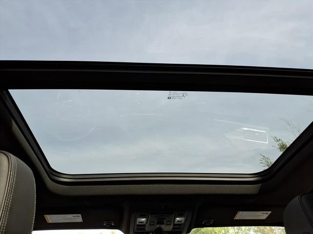 Used 2021 GMC Yukon XL Denali w/ Denali Premium Package image 11