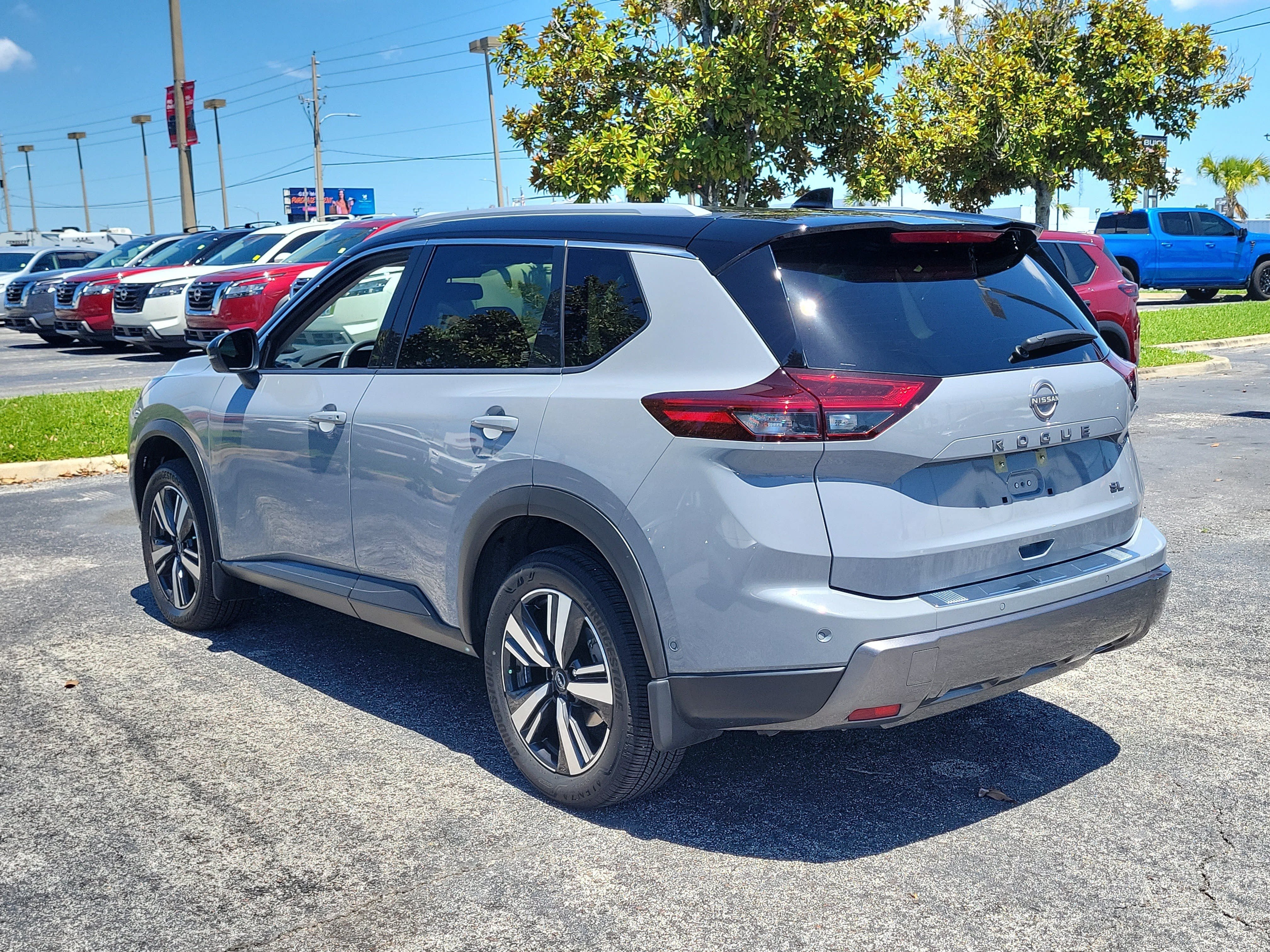 Certified 2024 Nissan Rogue SL FWD image 9