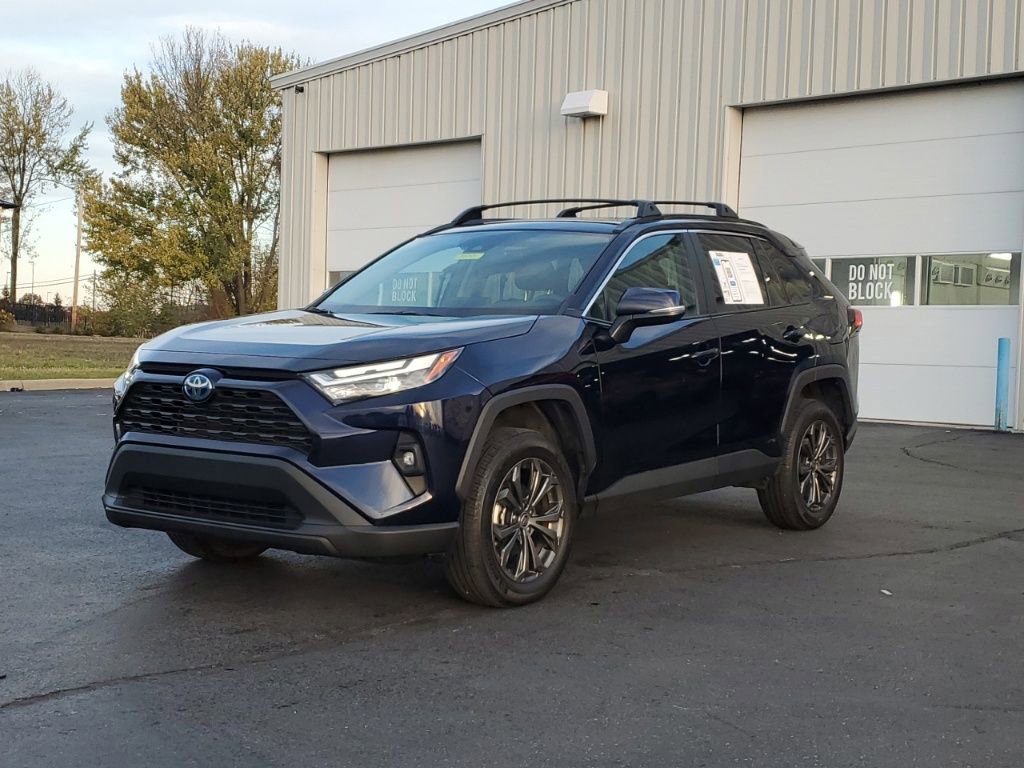 Used 2023 Toyota RAV4 XLE Premium image 3