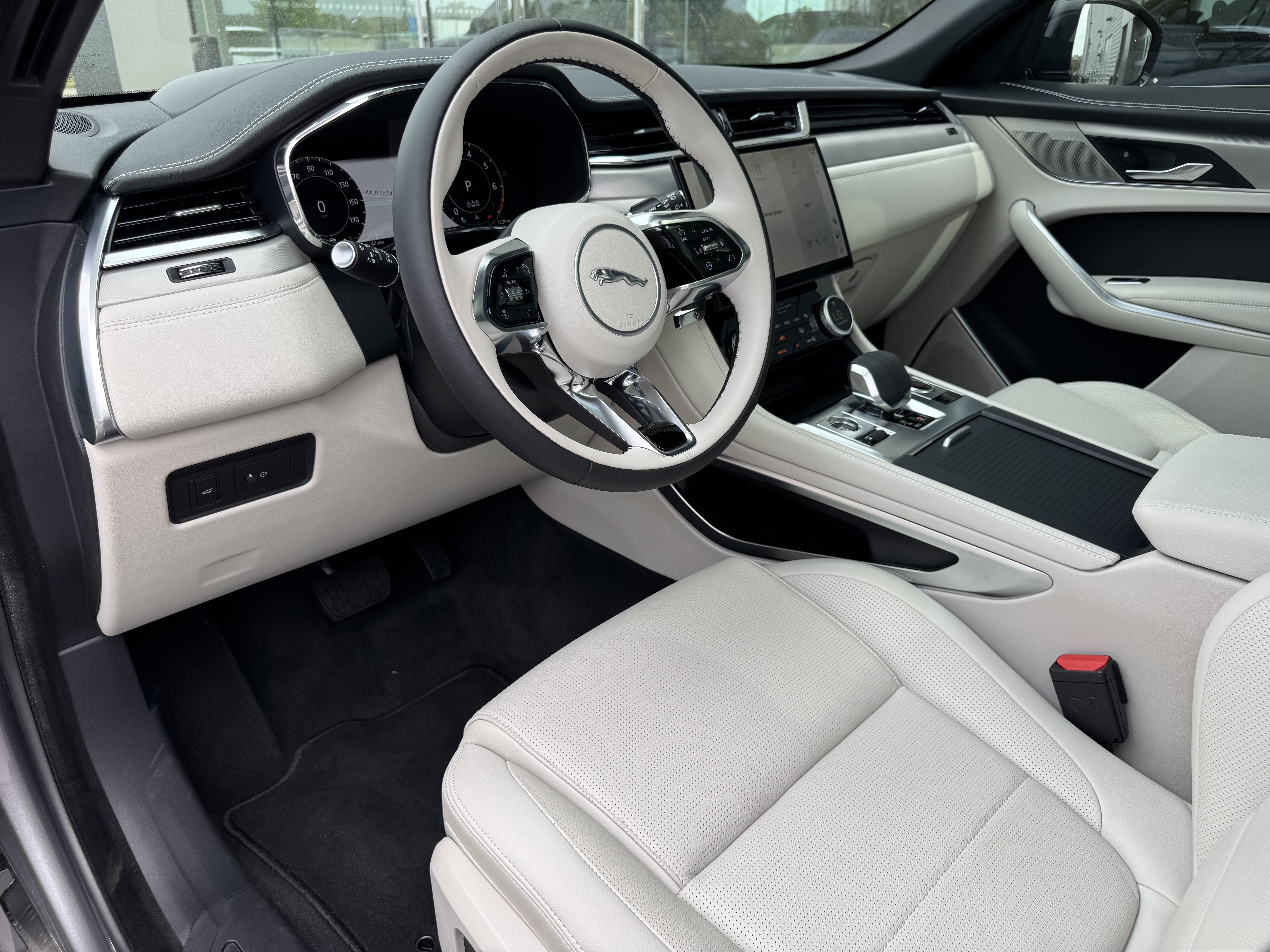 Used 2026 Jaguar F-PACE R-Dynamic S AWD/4WD image 16