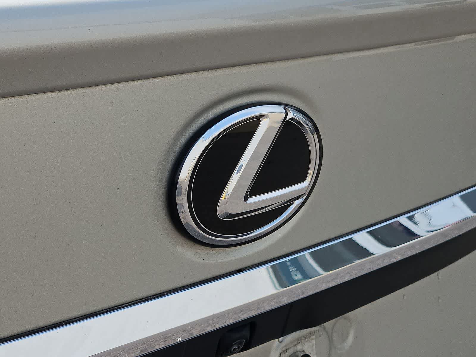 Used 2025 Lexus ES 300h w/ Premium Package FWD image 37