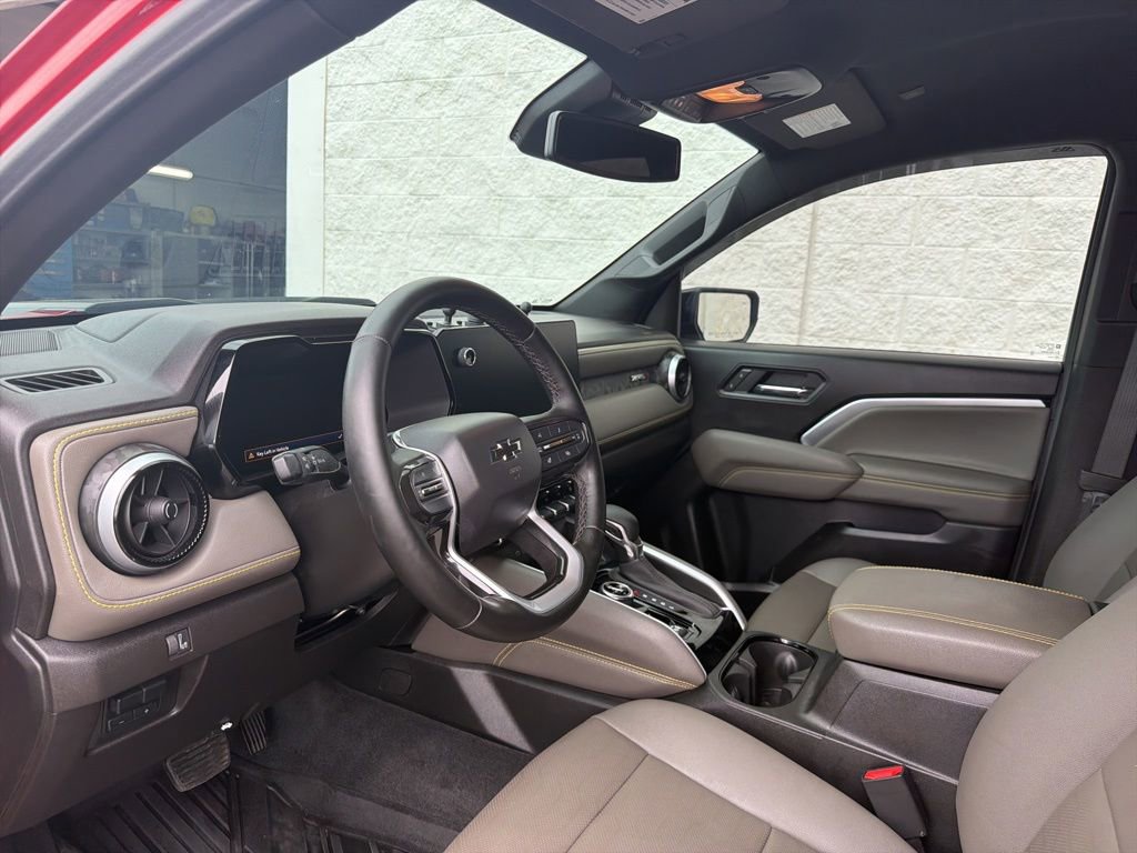 Used 2025 Chevrolet Colorado ZR2 w/ Technology Package AWD/4WD image 16