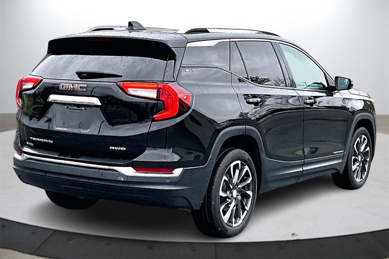Used 2022 GMC Terrain SLT w/ Infotainment Package II image 9
