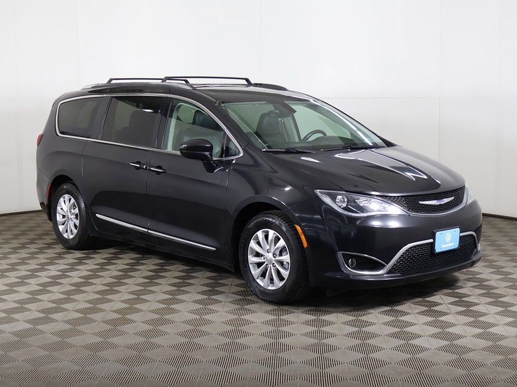 Used 2018 Chrysler Pacifica Touring-L FWD image 55