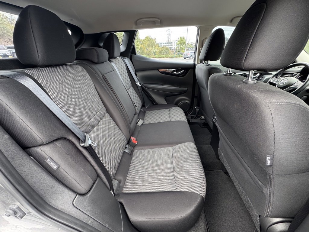 Used 2022 Nissan Rogue Sport SV image 11