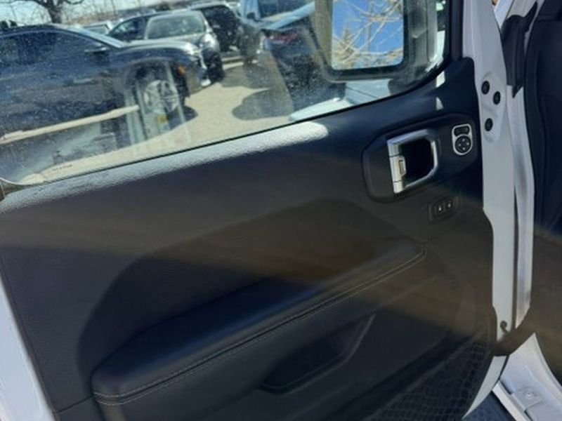 Used 2018 Jeep Wrangler Unlimited Sahara w/ Cold Weather Group image 34