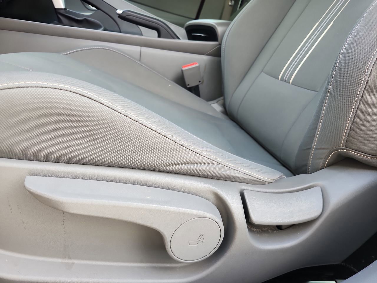 Used 2024 Hyundai Elantra SEL image 13