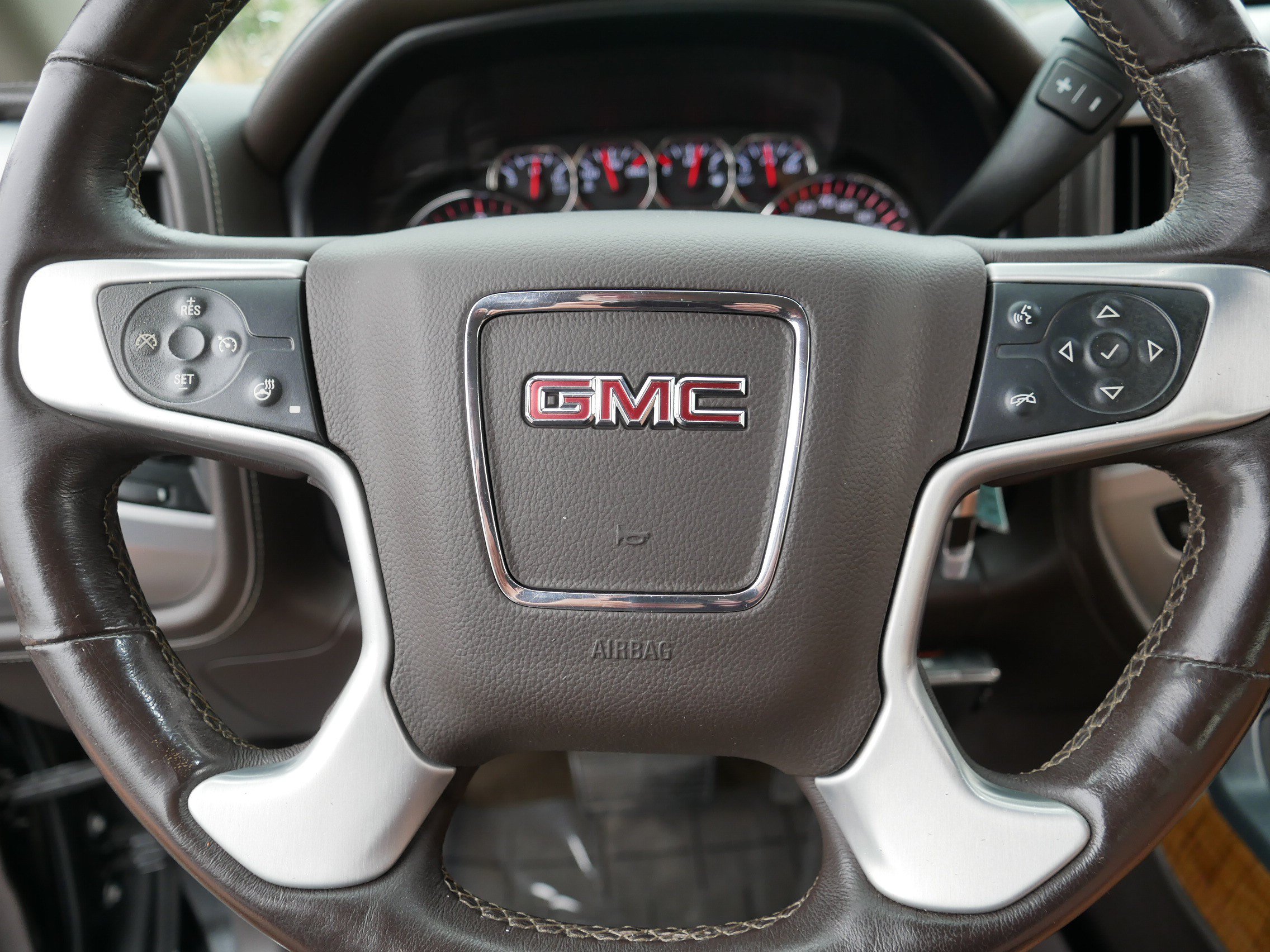 Used 2014 GMC Sierra 1500 SLT w/ SLT Preferred Package AWD/4WD image 23