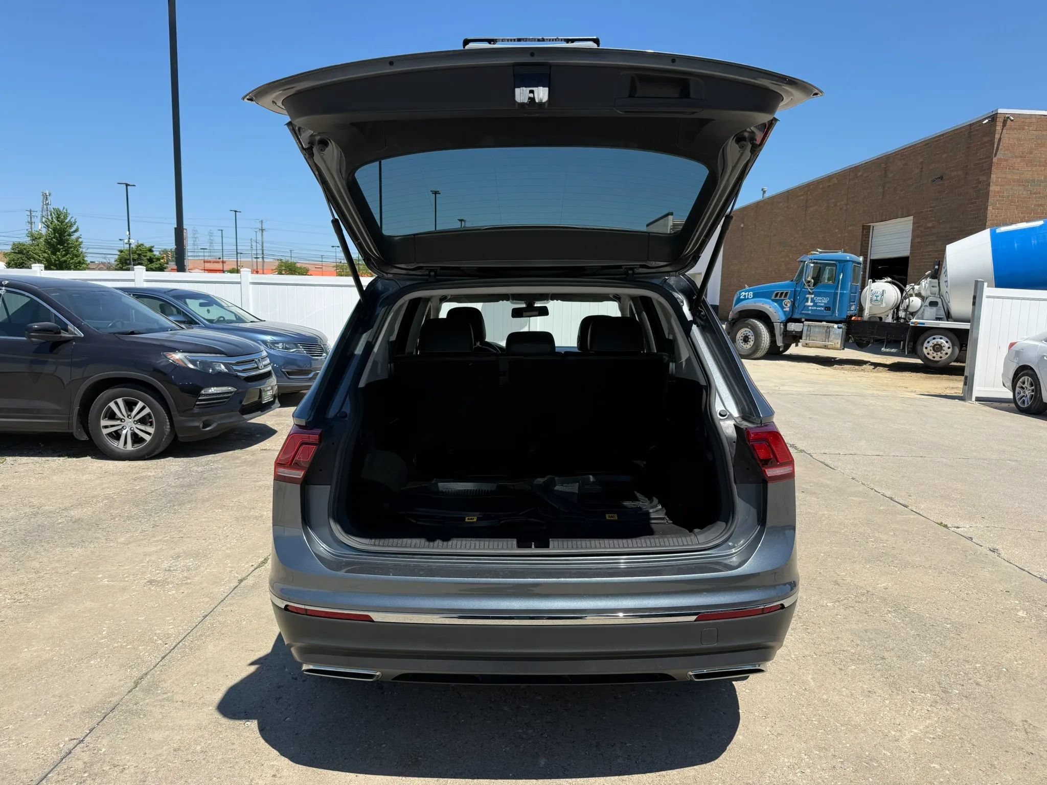 Used 2021 Volkswagen Tiguan SE R-Line AWD/4WD image 12