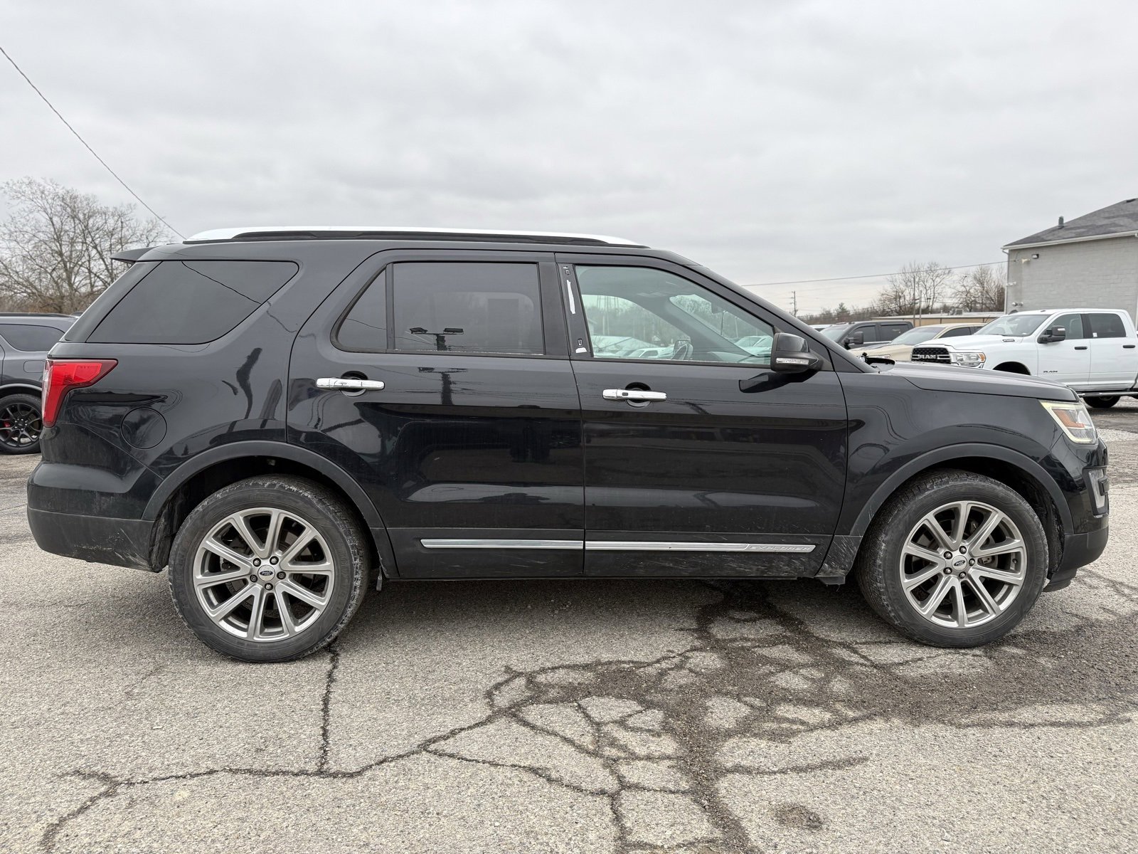 Used 2017 Ford Explorer Limited image 9