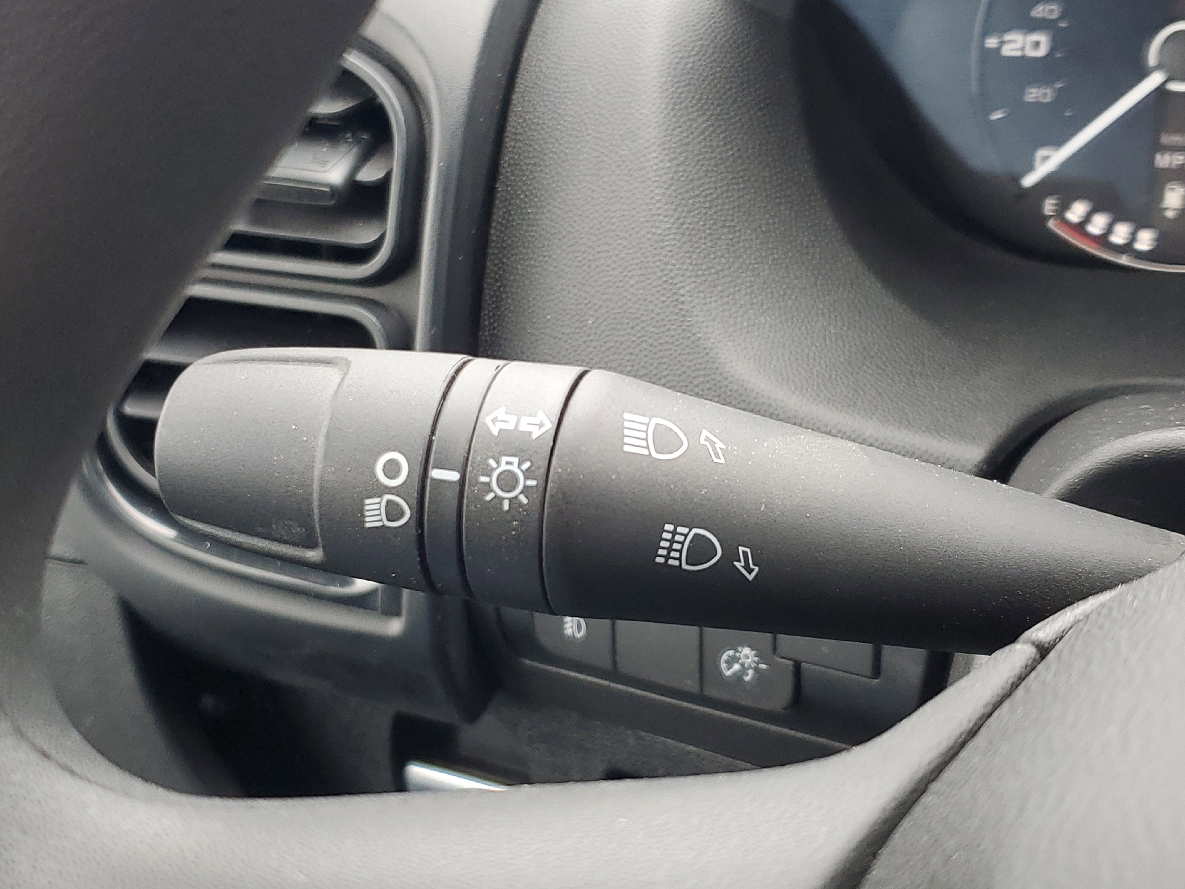 Used 2025 RAM ProMaster 2500 w/ Convenience Group image 12