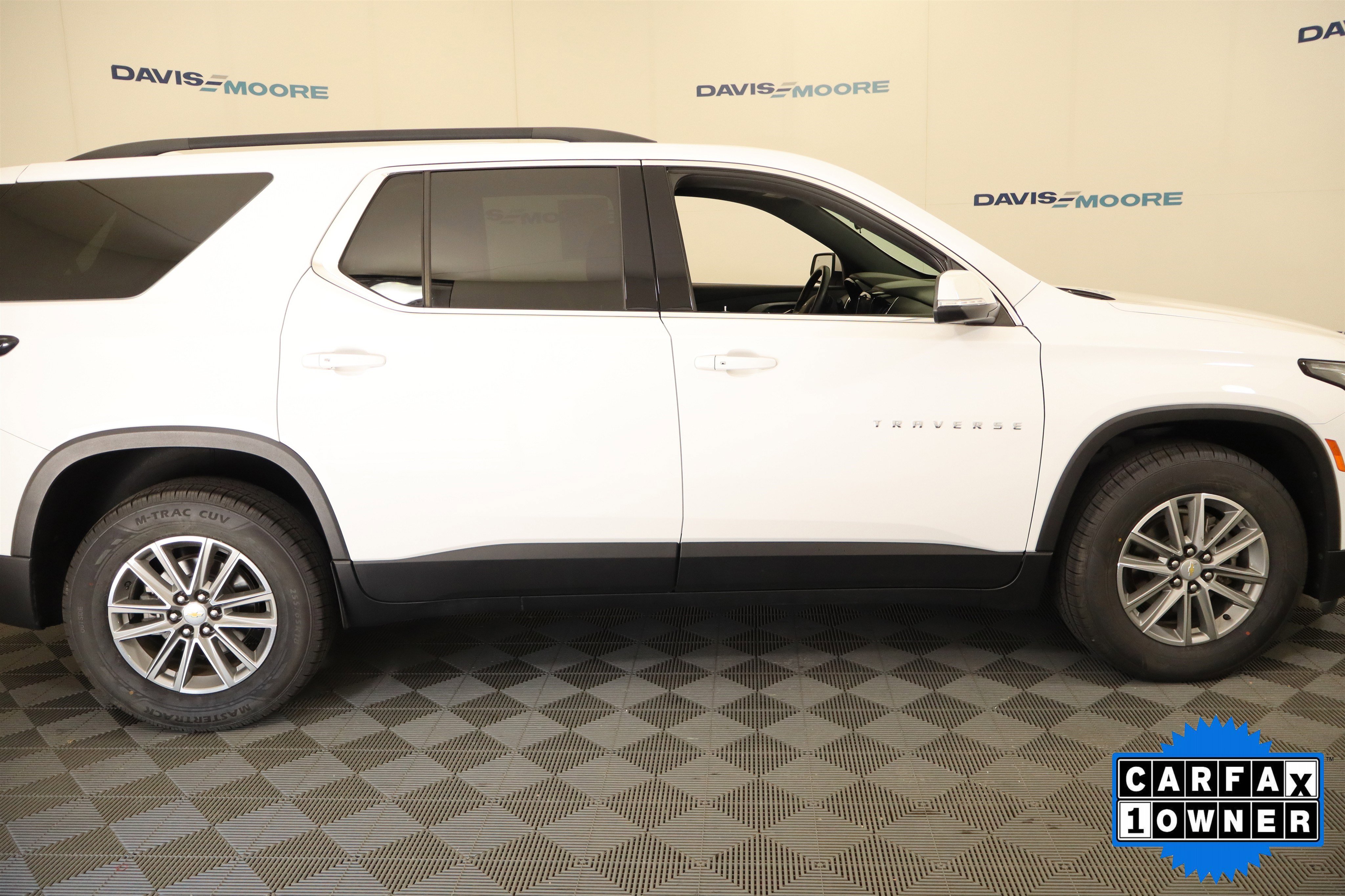Used 2023 Chevrolet Traverse LT FWD image 5