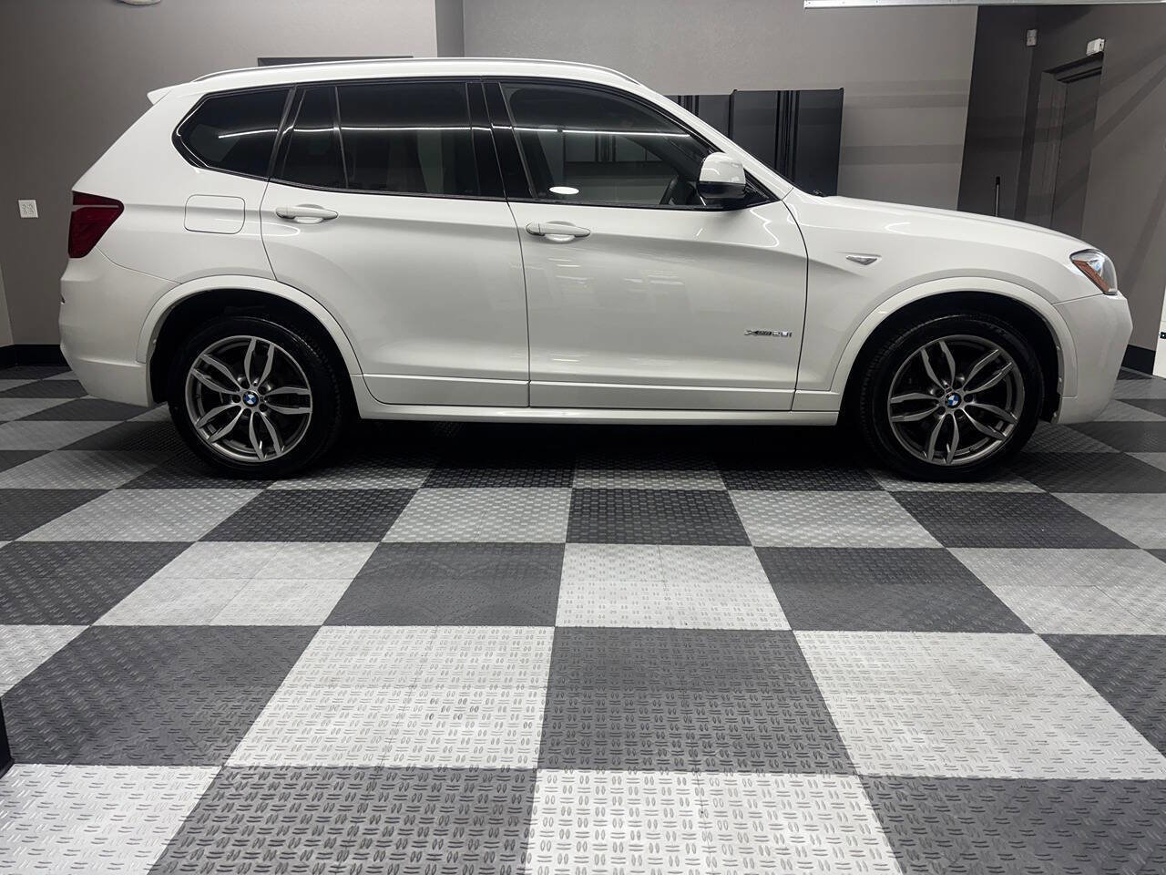 Used 2017 BMW X3 xDrive28i AWD/4WD image 5