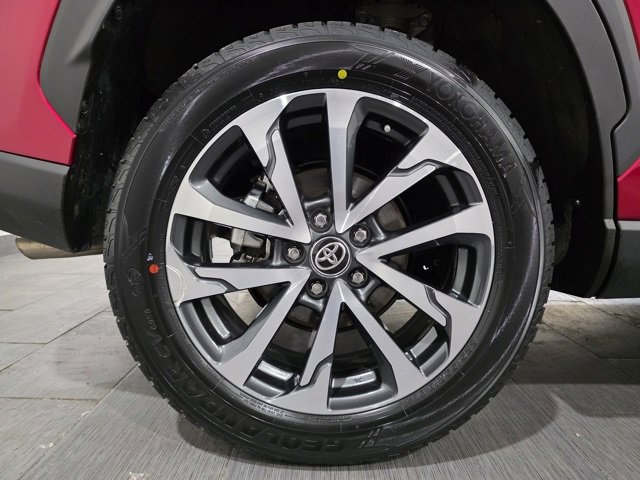 Used 2025 Toyota Corolla Cross XLE image 24