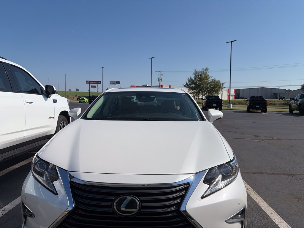Used 2018 Lexus ES 350 w/ Navigation System Package FWD image 3