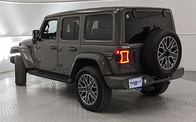 Used 2023 Jeep Wrangler Unlimited Sahara image 4