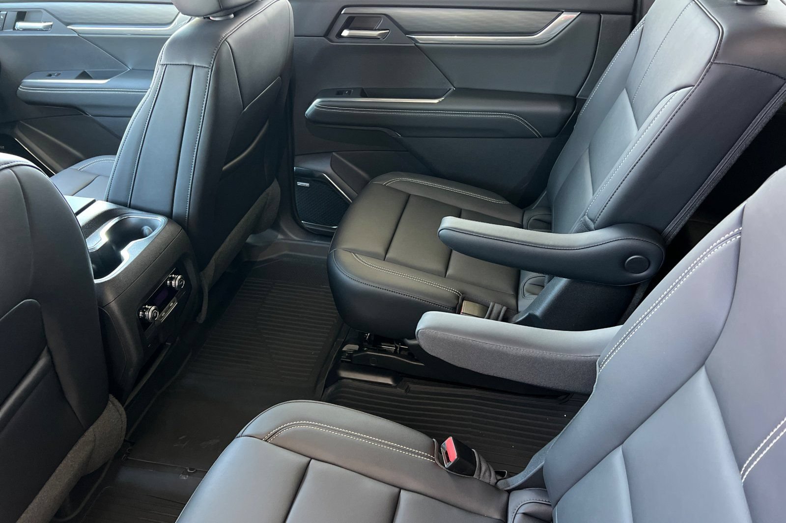 New 2026 GMC Acadia Elevation w/ Elevation Premium Package AWD/4WD image 11