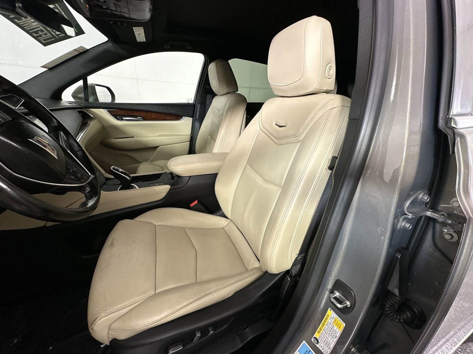 Used 2018 Cadillac XT5 Luxury w/ LPO, Wheel Lock Package image 11