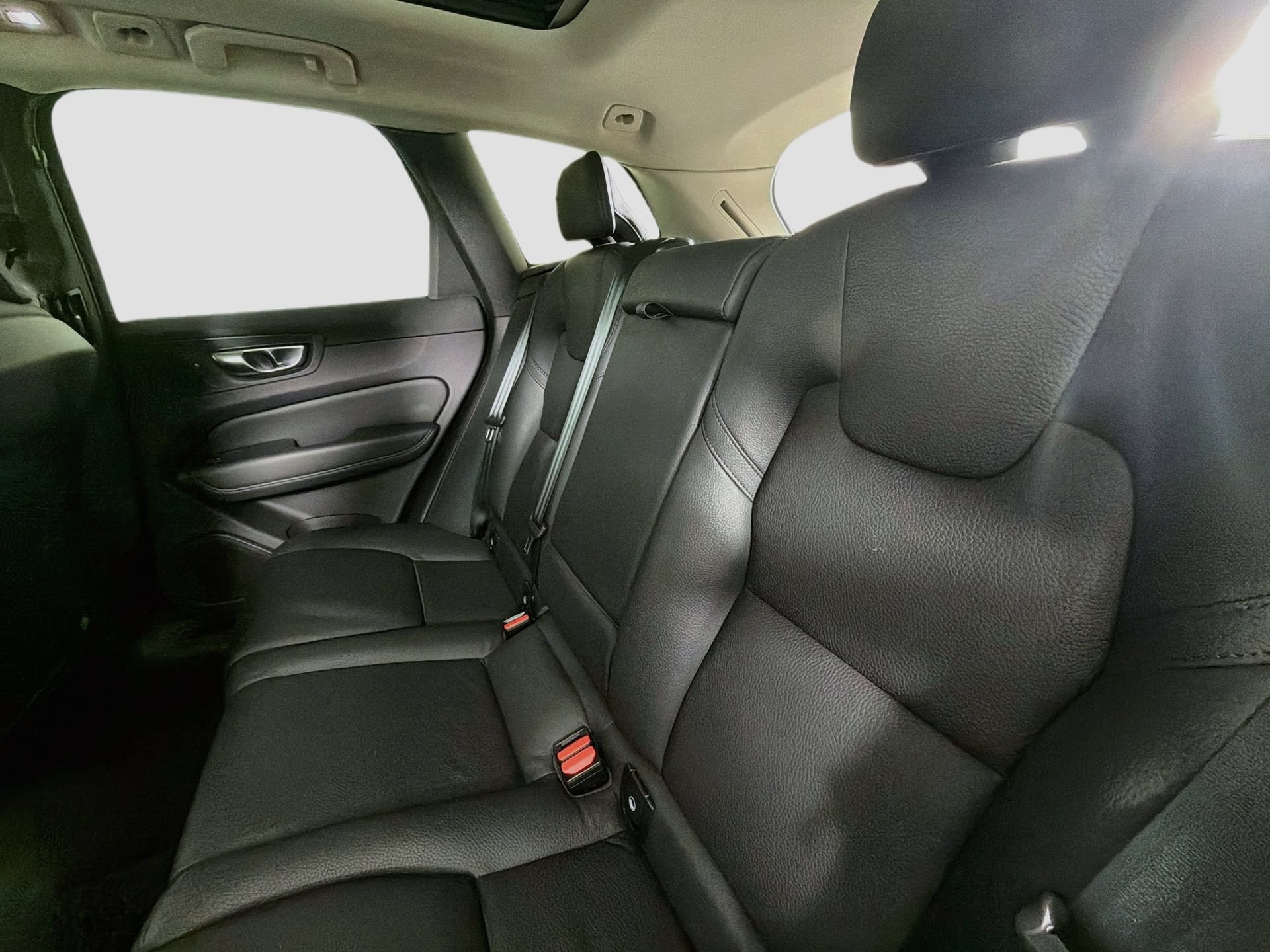 Certified 2023 Volvo XC60 B5 Plus w/ Protection Package Premier FWD image 25