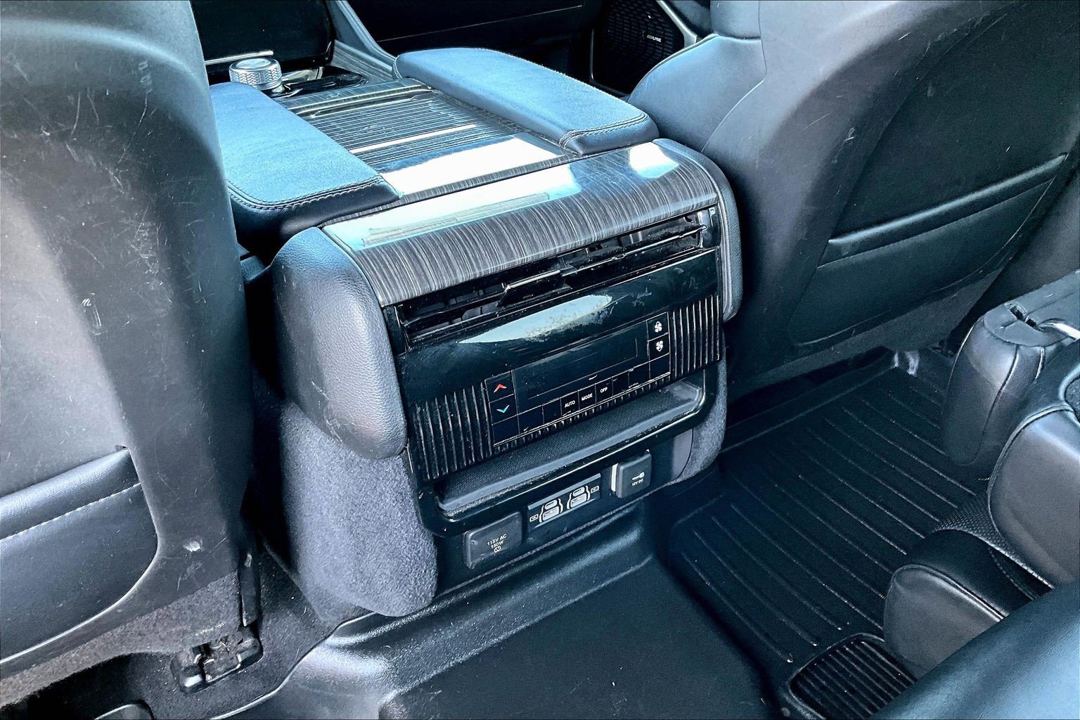 Used 2022 Jeep Wagoneer Series II AWD/4WD image 10