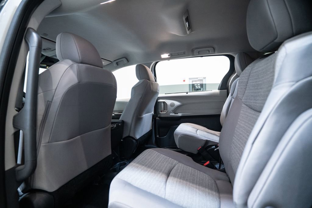 Certified 2023 Toyota Sienna LE image 33