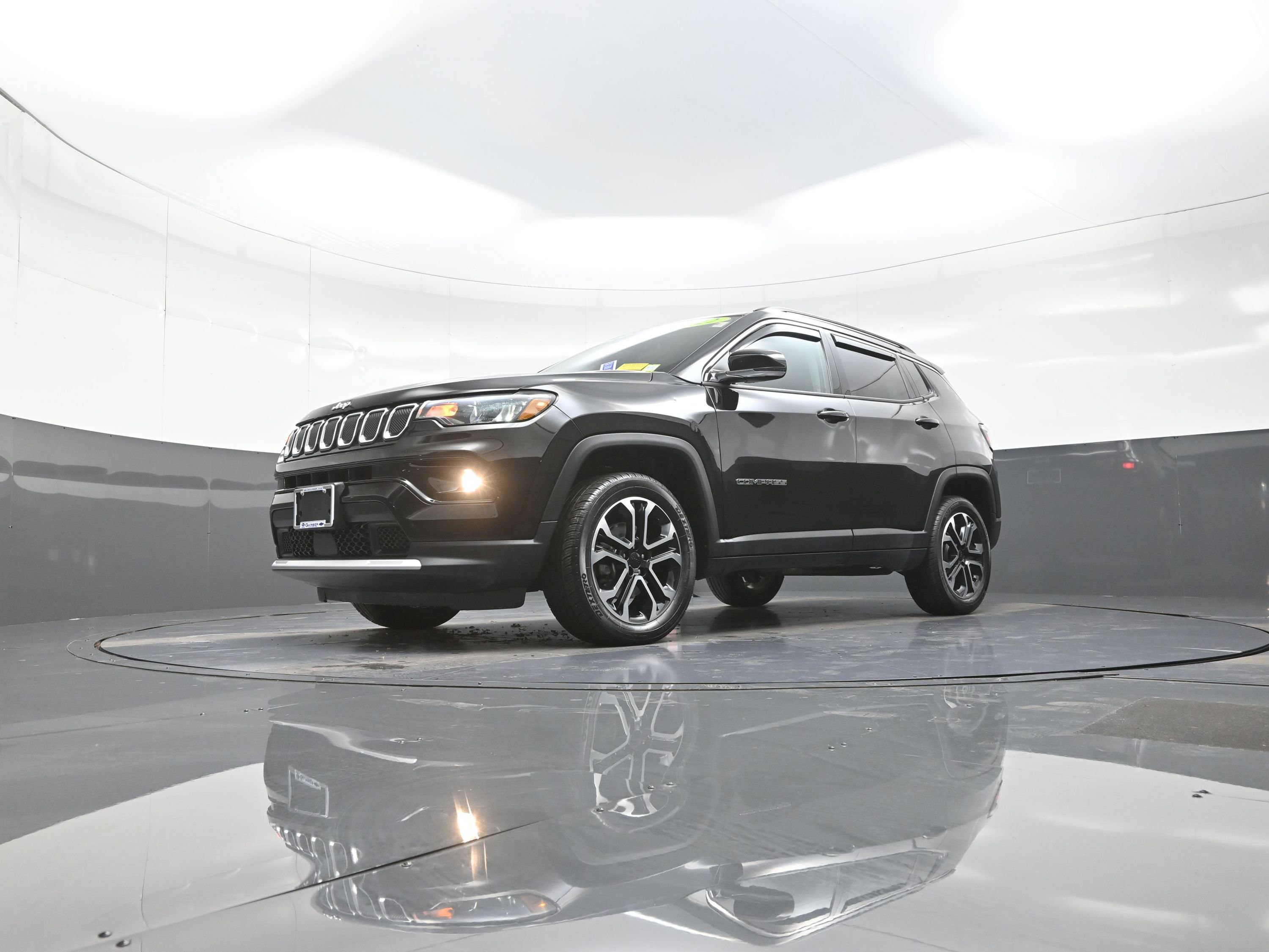 Used 2022 Jeep Compass Limited image 11
