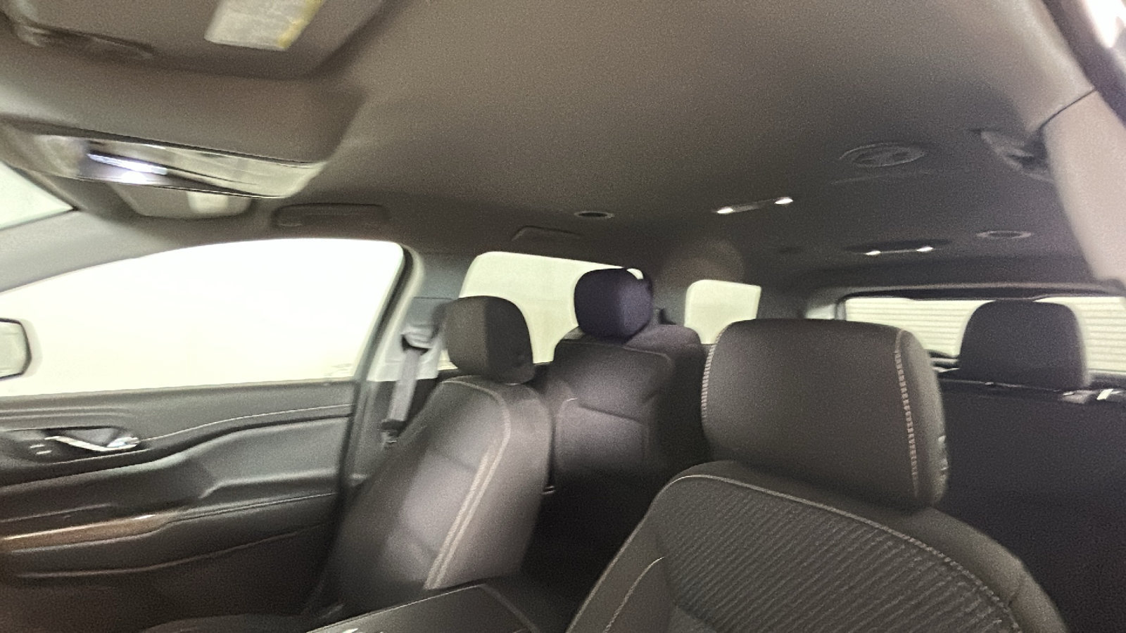 Used 2023 GMC Acadia SLE w/ Driver Convenience Package FWD image 16