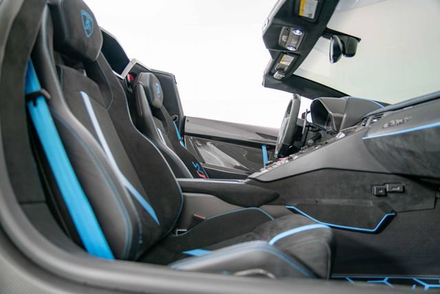 Used 2020 Lamborghini Aventador SVJ AWD/4WD image 26