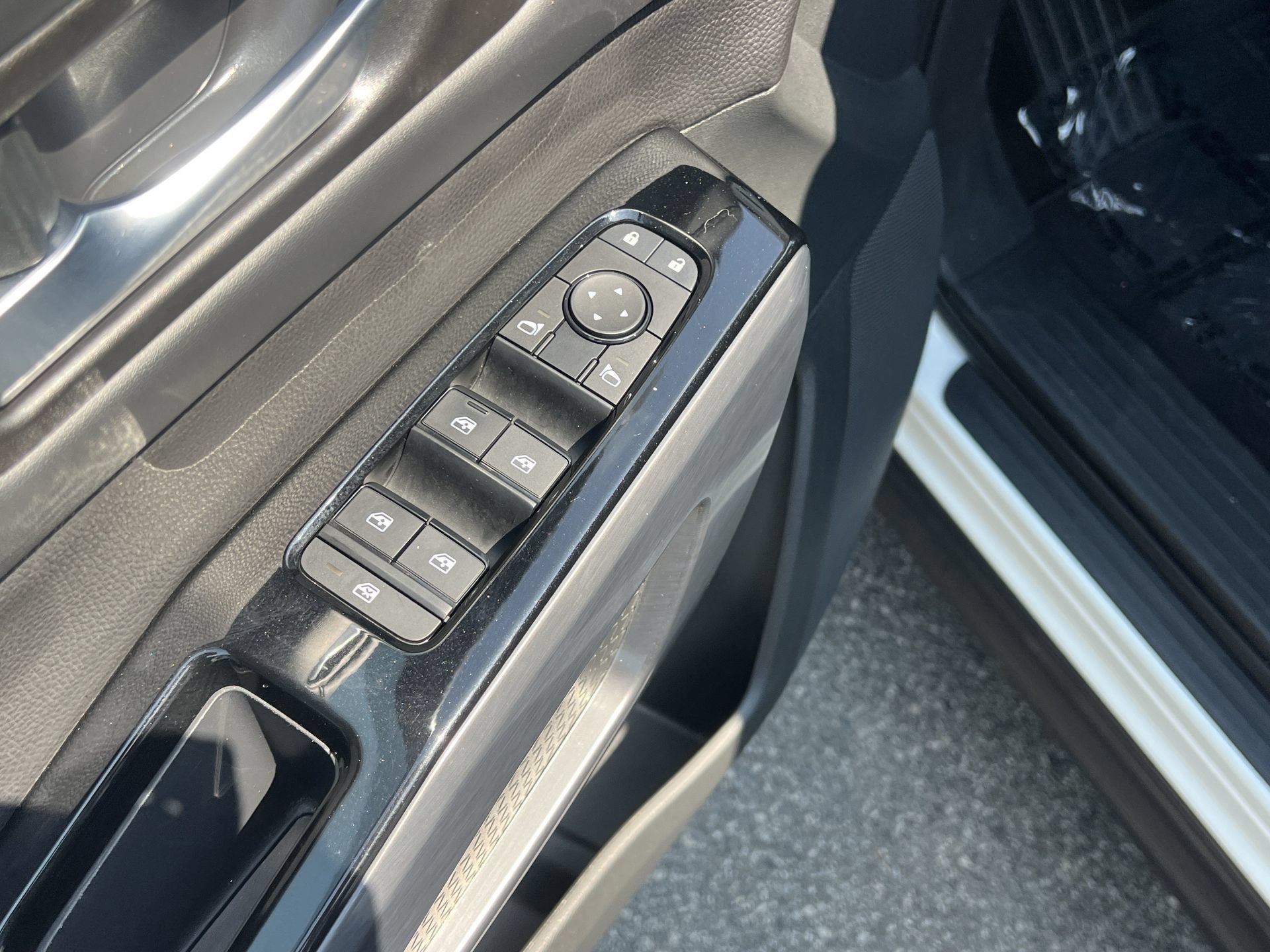 Used 2024 Nissan Pathfinder SL AWD/4WD image 15
