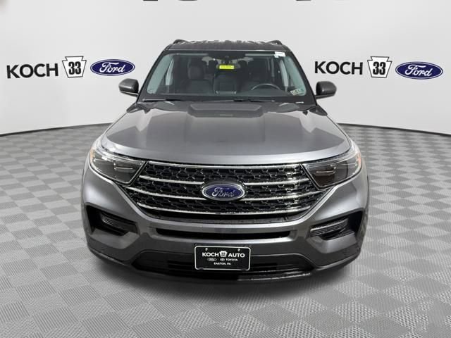 Used 2024 Ford Explorer XLT image 2