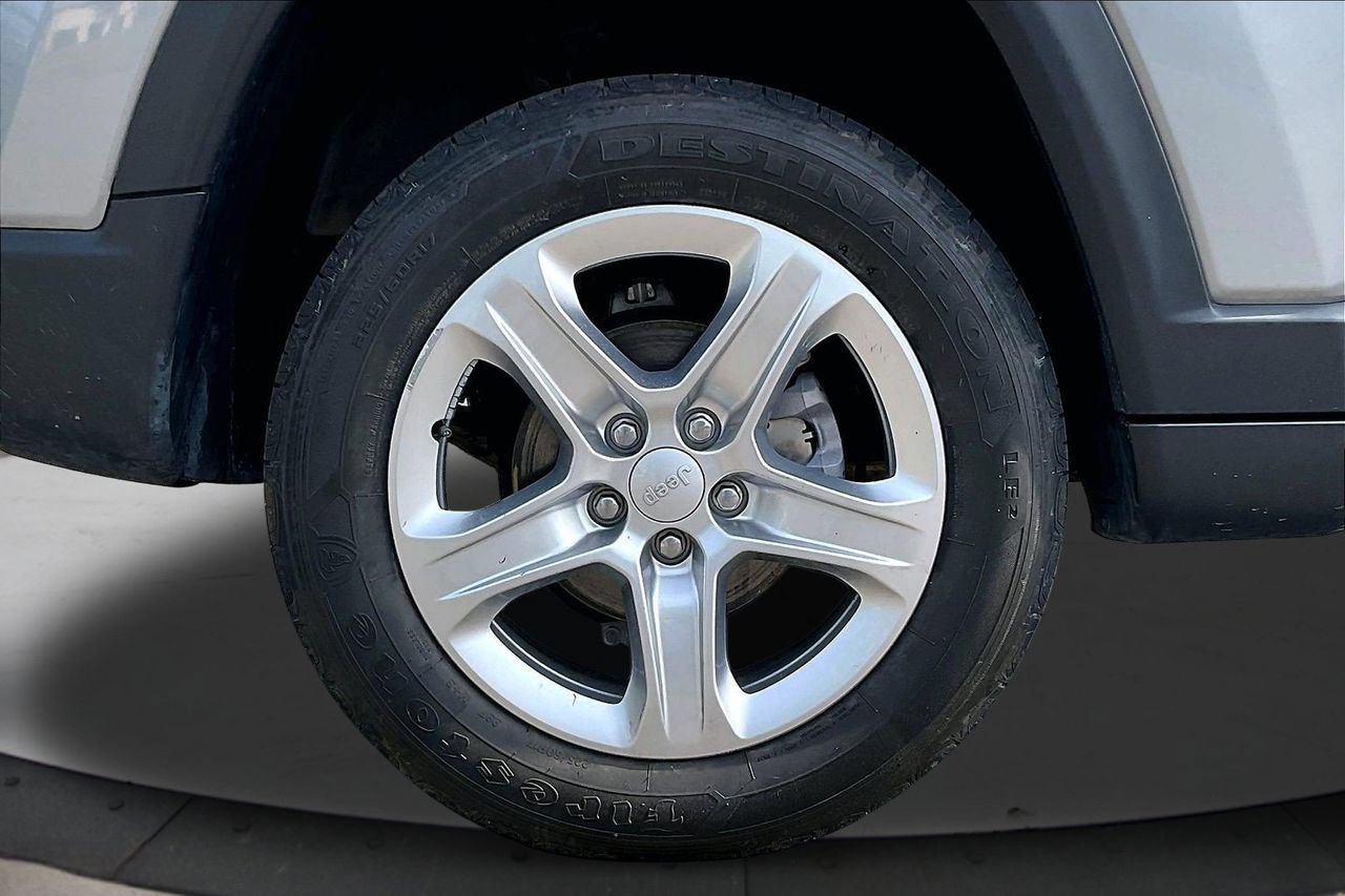 Used 2023 Jeep Compass Sport AWD/4WD image 36