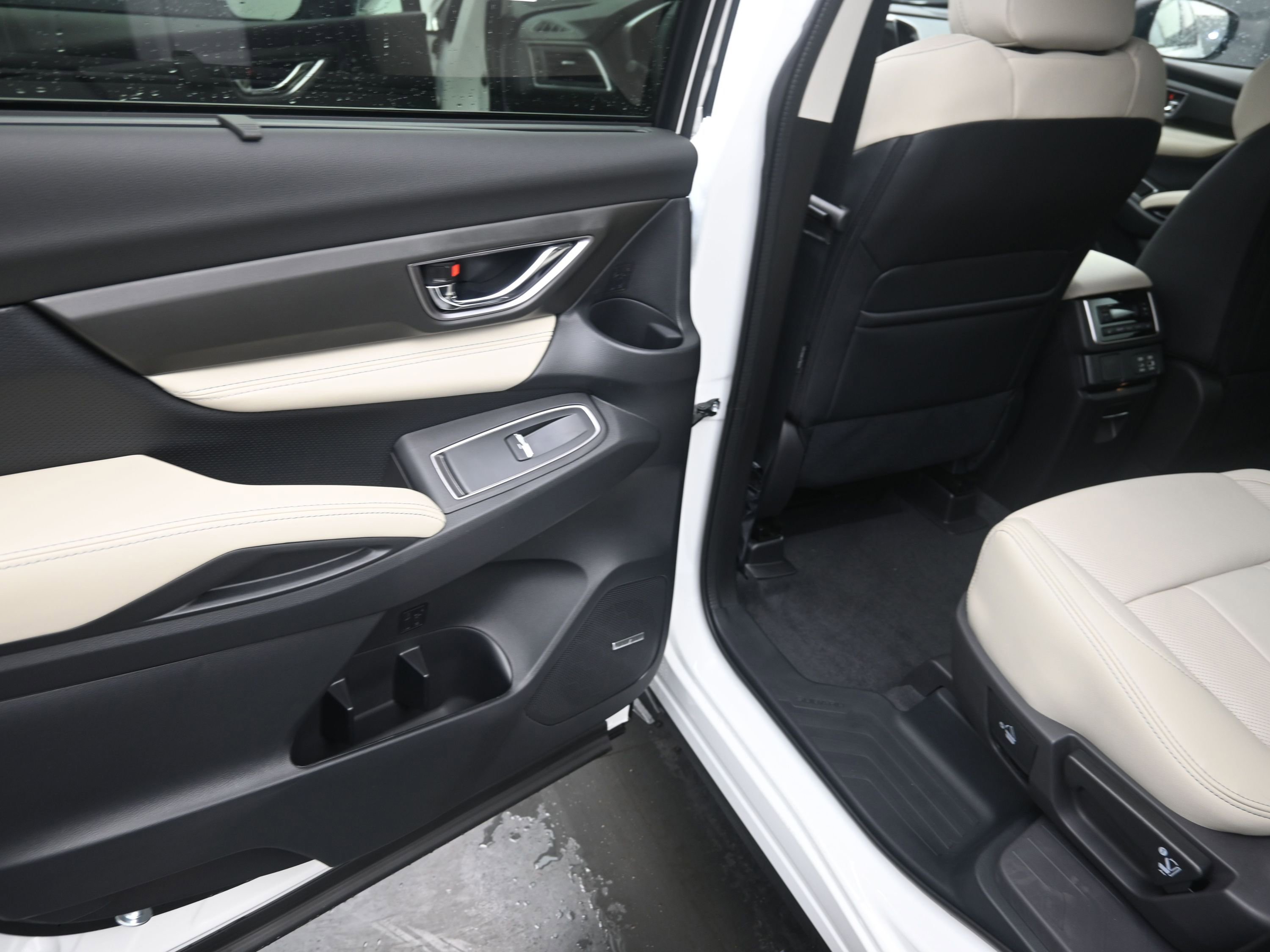 New 2025 Subaru Ascent Limited image 17