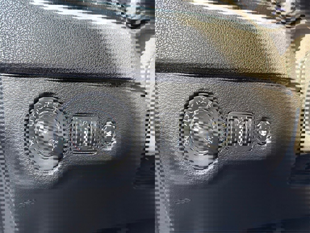 Used 2019 Chrysler 300 S image 21