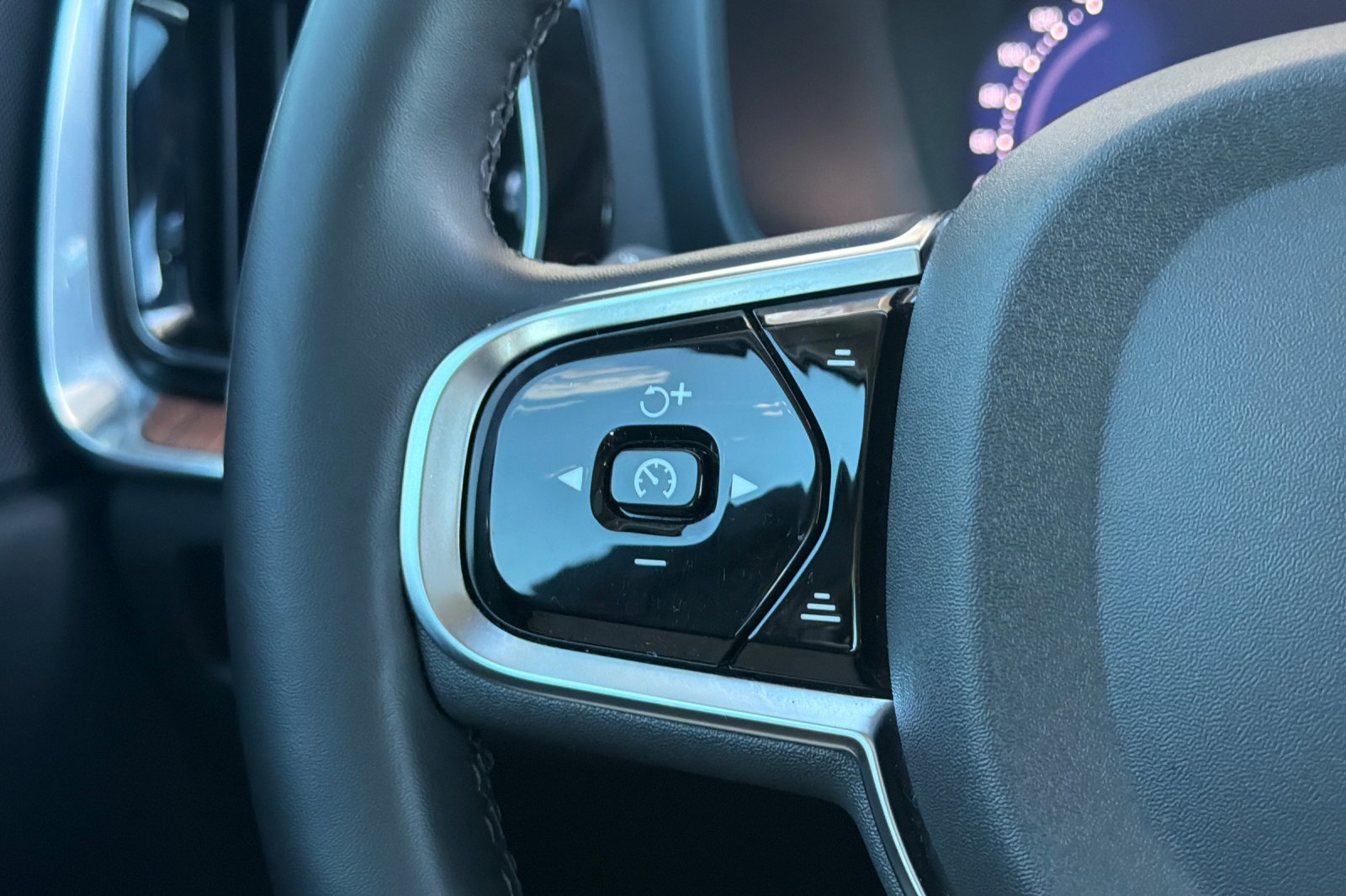 Used 2025 Volvo S60 B5 Plus AWD/4WD image 29