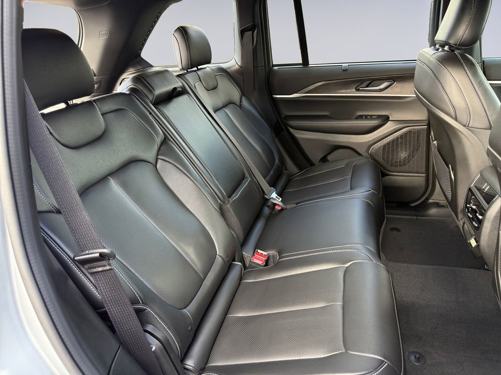 New 2025 Jeep Grand Cherokee Limited image 19