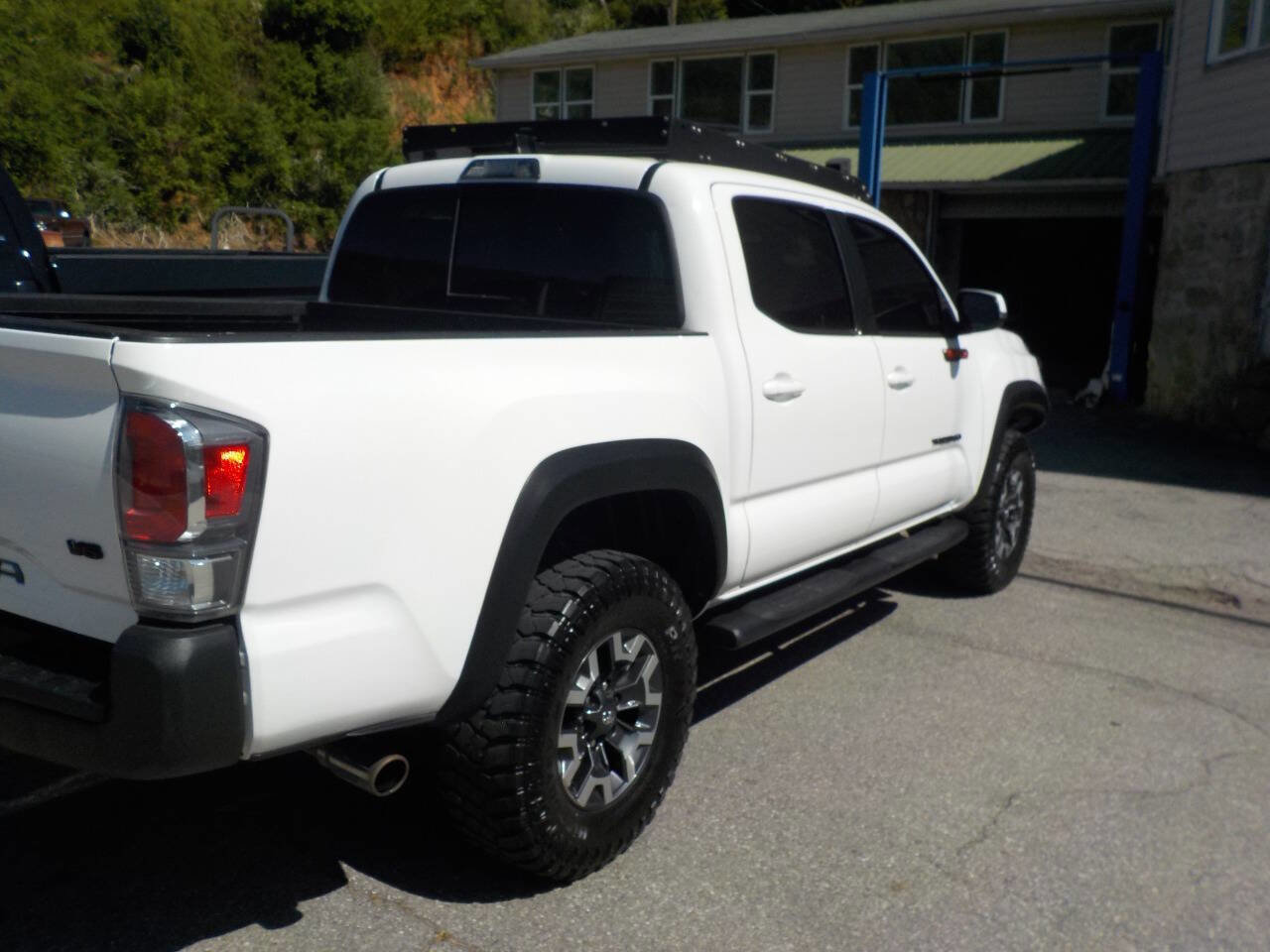 Used 2020 Toyota Tacoma TRD Off-Road AWD/4WD image 6