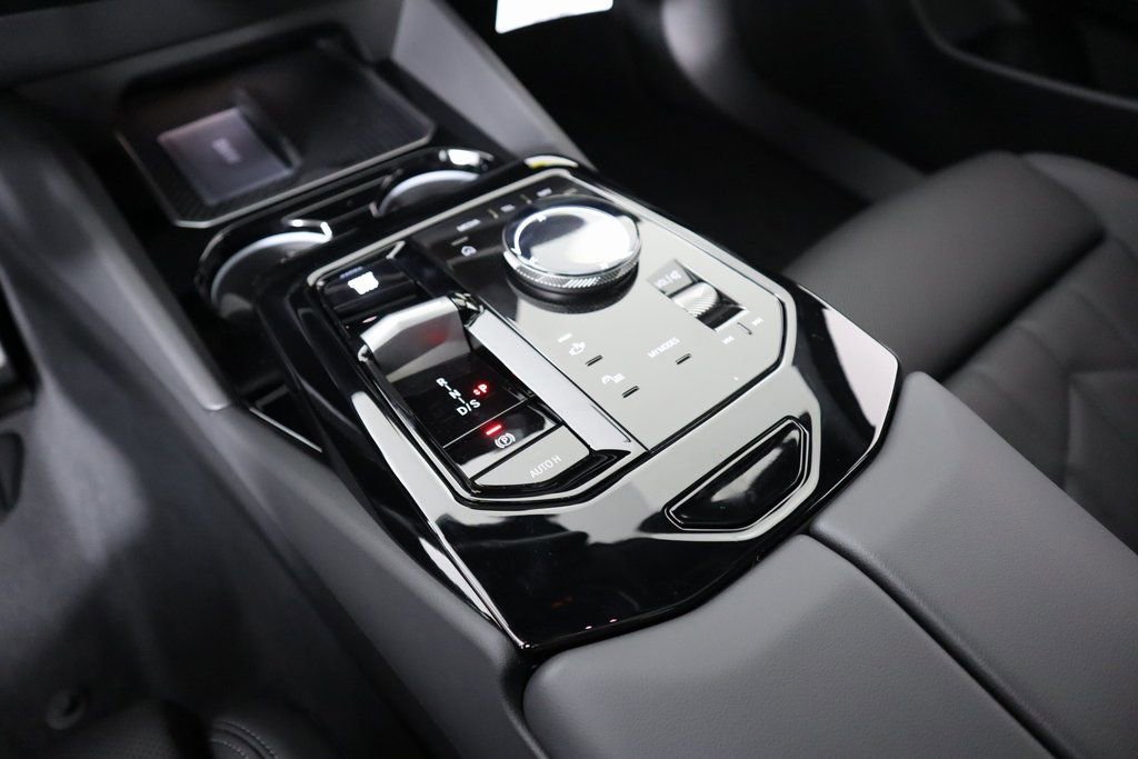 New 2025 BMW 530i xDrive w/ M Sport Package AWD/4WD image 9