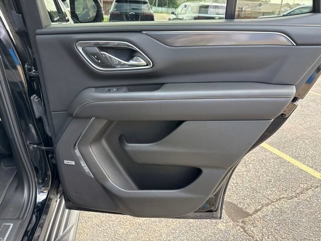 Used 2024 GMC Yukon AT4 w/ Technology Package AWD/4WD image 14