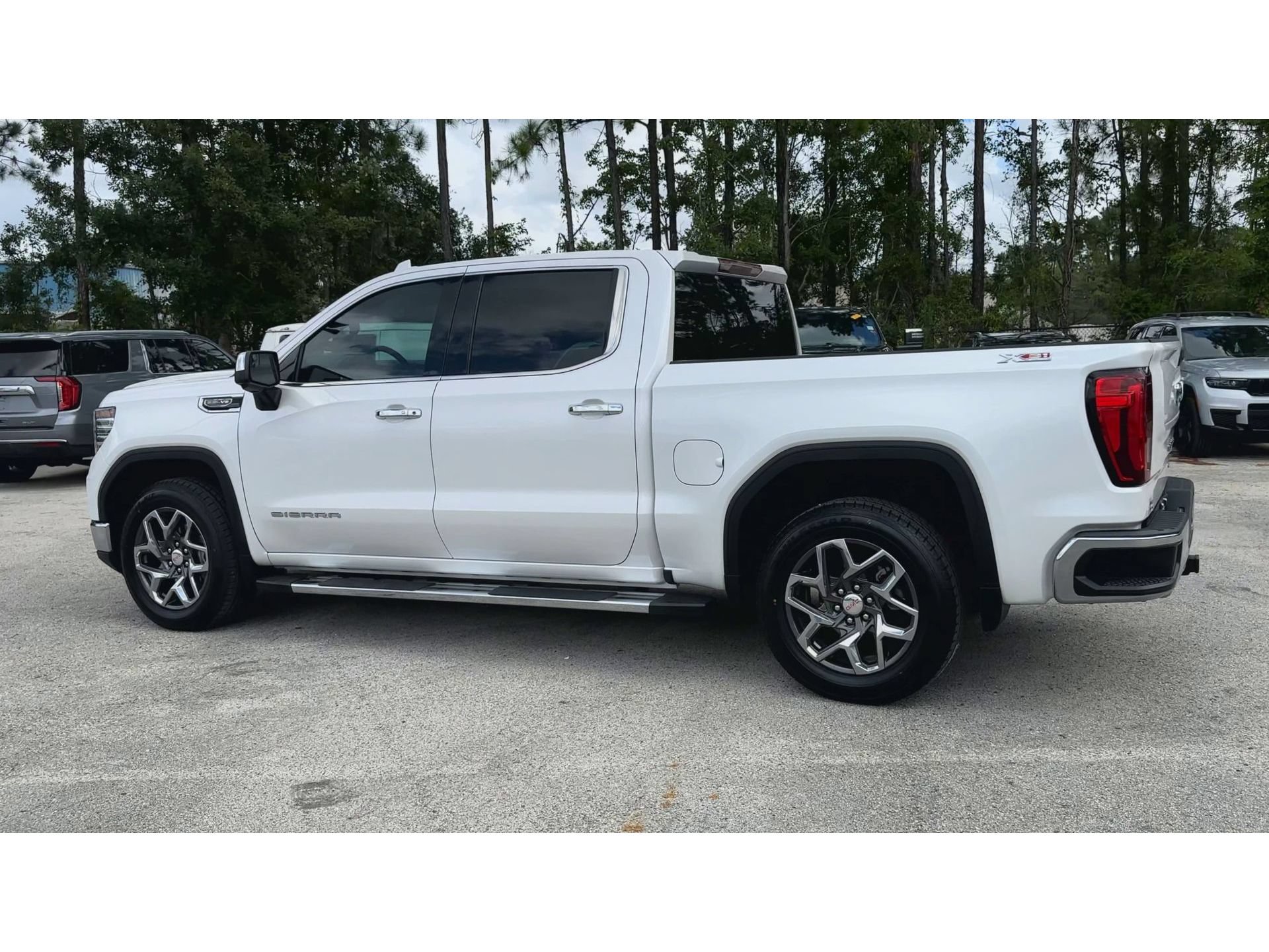 Certified 2023 GMC Sierra 1500 SLT w/ SLT Premium Package AWD/4WD image 6