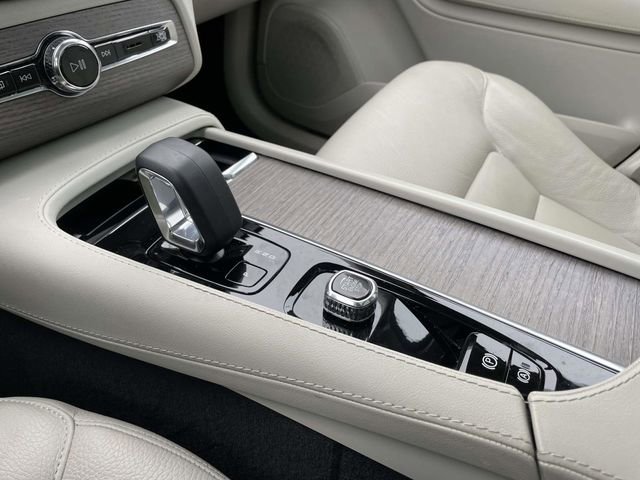 Used 2023 Volvo XC90 B6 Core w/ Climate Package image 31