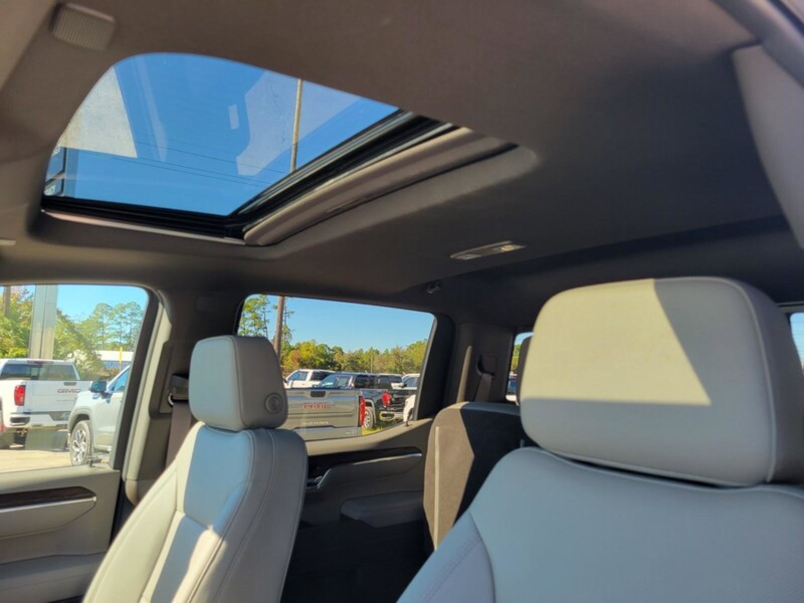 New 2026 GMC Sierra 1500 SLT image 26