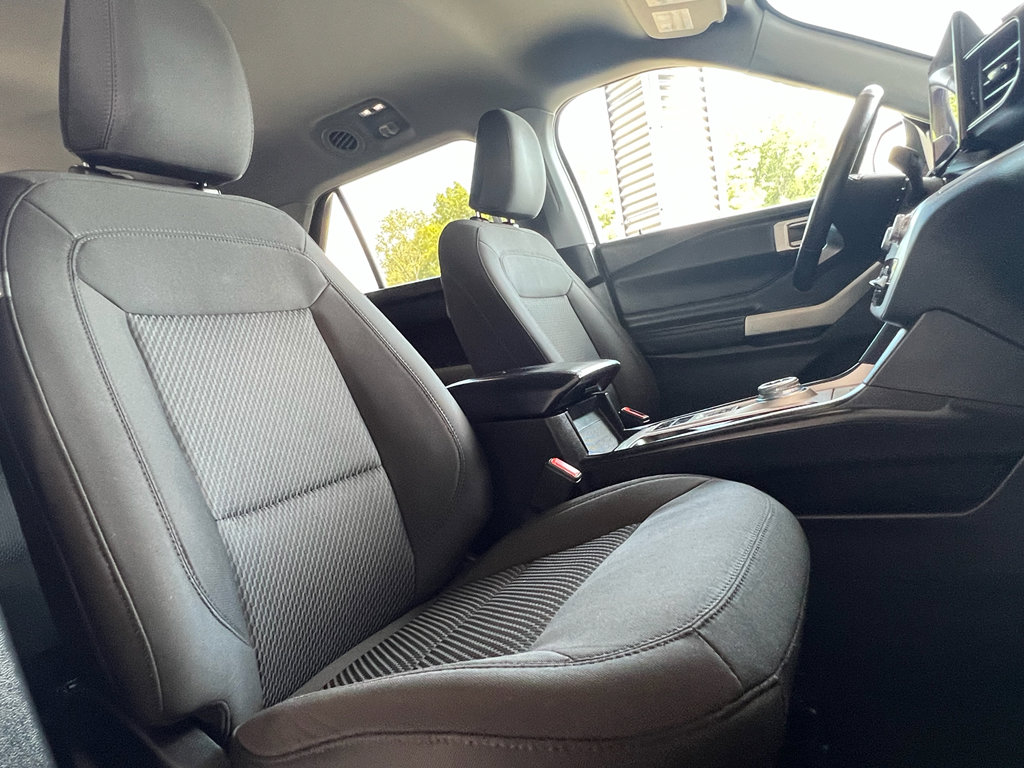 Used 2022 Ford Explorer XLT image 16